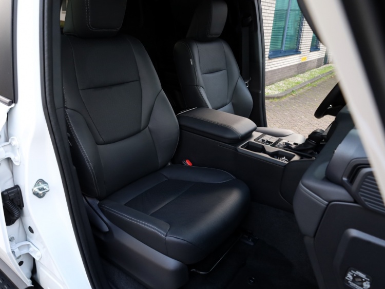 Toyota Land Cruiser 2.8 D-4D Blind Van Navigator | Leder | Stoelverwarming | Trekhaa