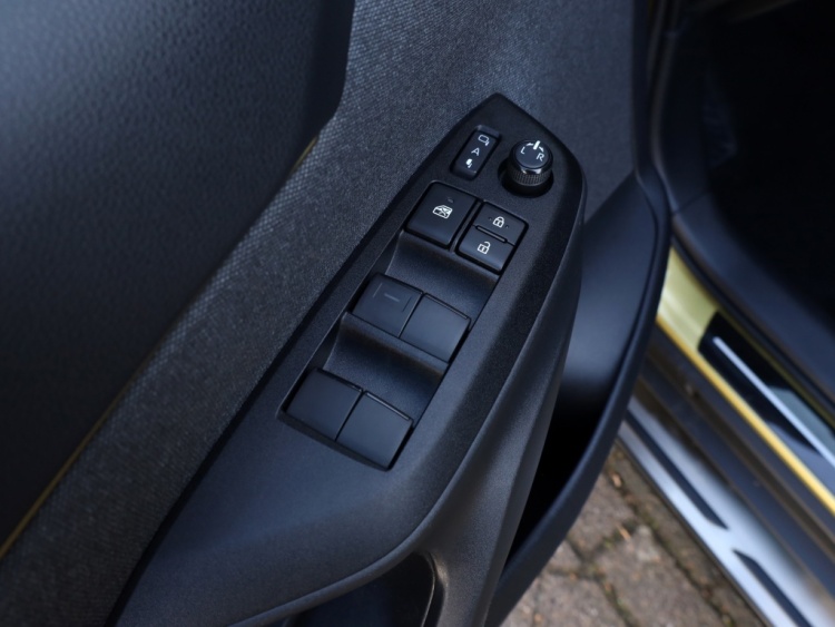 Toyota Yaris Cross 1.5 Hybrid Launch Edition | Bi-Tone | Leder | JBL Audio