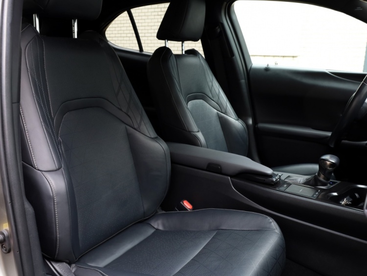 Lexus UX 250h Luxury Line | Leder | Head-up | Dodehoek