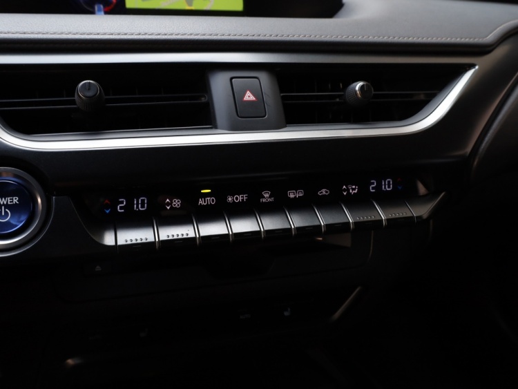 Lexus UX 250h Luxury Line | Leder | Head-up | Dodehoek