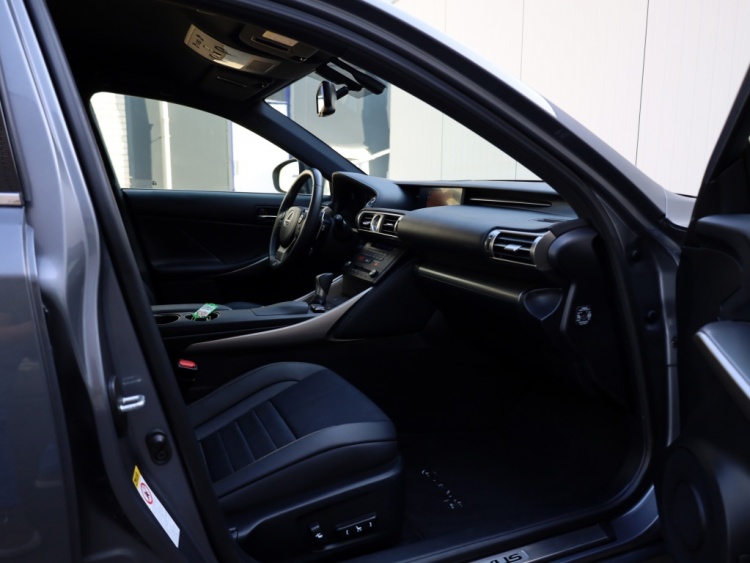 Lexus IS 300h F Sport Line | Premium Audio | Stoelverwarming | Parkeersen
