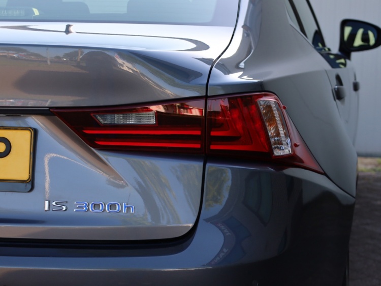 Lexus IS 300h F Sport Line | Premium Audio | Stoelverwarming | Parkeersen
