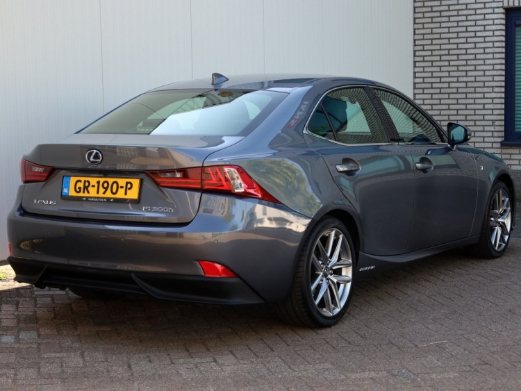 Lexus IS 300h F Sport Line | Premium Audio | Stoelverwarming | Parkeersen