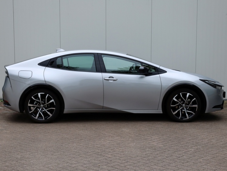 Toyota Prius 2.0 Plug-in Executive | El. Achterklep | Stoel/Stuurwielverwarm