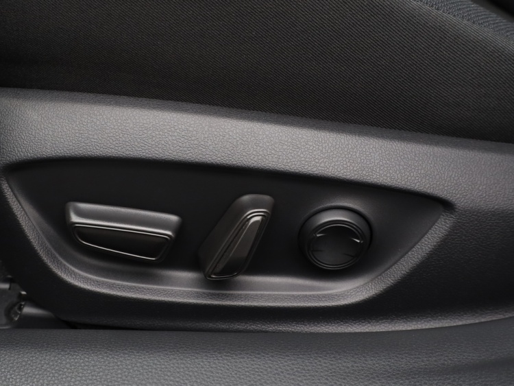 Toyota Prius 2.0 Plug-in Executive | El. Achterklep | Stoel/Stuurwielverwarm