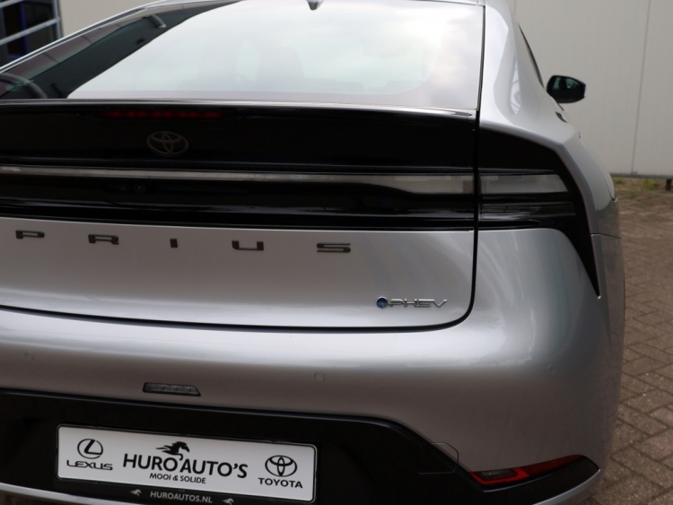 Toyota Prius 2.0 Plug-in Executive | El. Achterklep | Stoel/Stuurwielverwarm