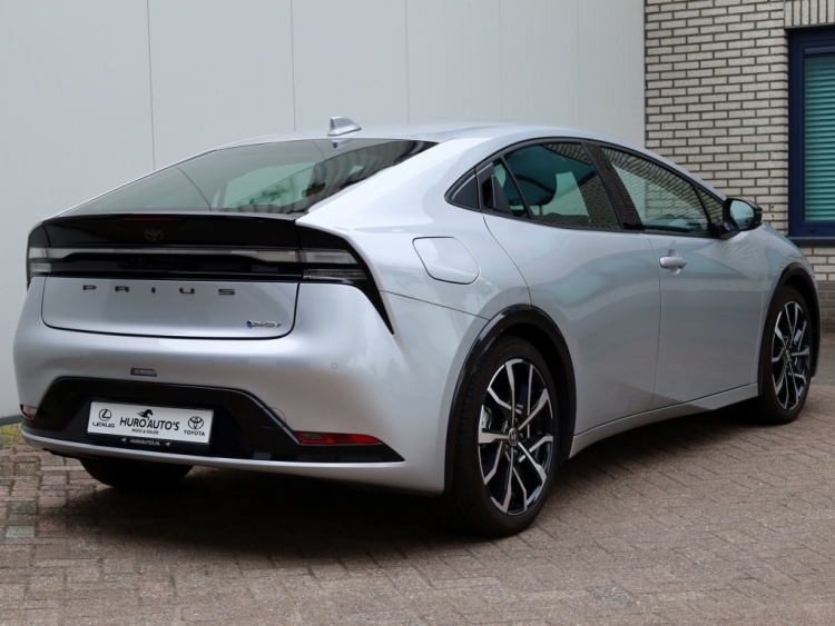 Toyota Prius 2.0 Plug-in Executive | El. Achterklep | Stoel/Stuurwielverwarm