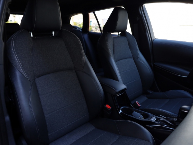 Toyota Corolla Touring Sports Hybrid 200 Dynamic | Half Leder | Stoelverwarming | Parkeersenso