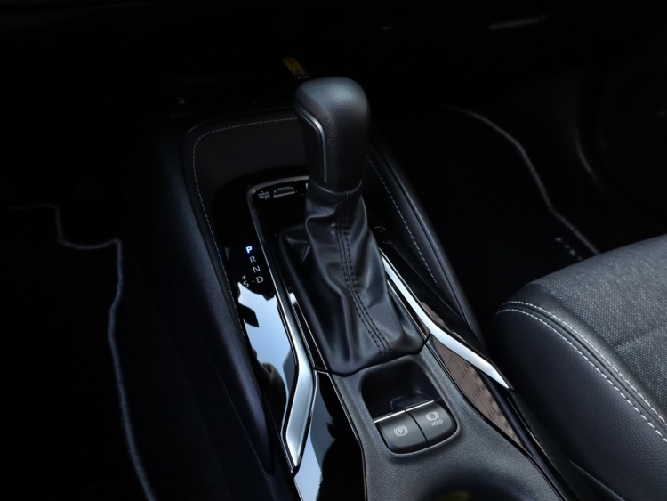 Toyota Corolla Touring Sports Hybrid 200 Dynamic | Half Leder | Stoelverwarming | Parkeersenso