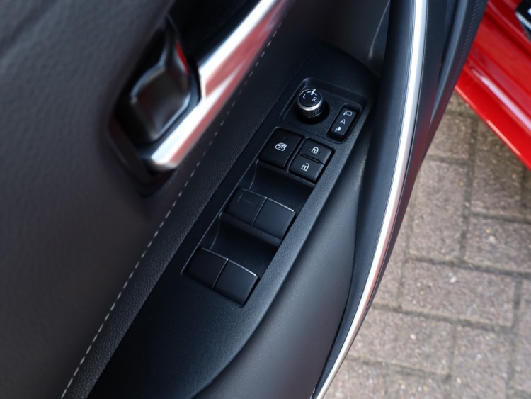 Toyota Corolla Touring Sports Hybrid 200 Dynamic | Half Leder | Stoelverwarming | Parkeersenso