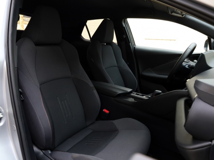 Toyota C-HR 2.0 Hybrid 200 Dynamic | Stoelverwarming | El. Achterklep |