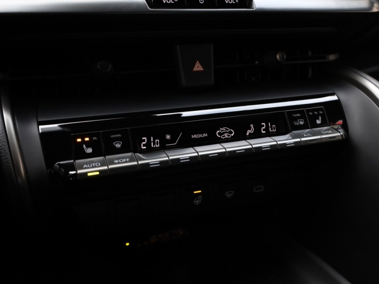 Toyota C-HR 2.0 Hybrid 200 Dynamic | Stoelverwarming | El. Achterklep |