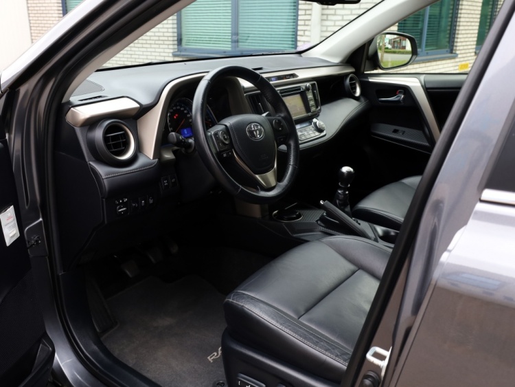 Toyota RAV4 2.0 Executive Business 4WD | Leder | 2000 KG trekgewicht
