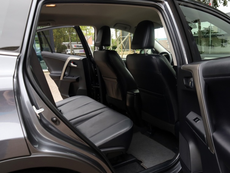 Toyota RAV4 2.0 Executive Business 4WD | Leder | 2000 KG trekgewicht