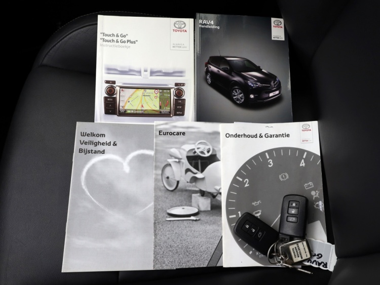 Toyota RAV4 2.0 Executive Business 4WD | Leder | 2000 KG trekgewicht