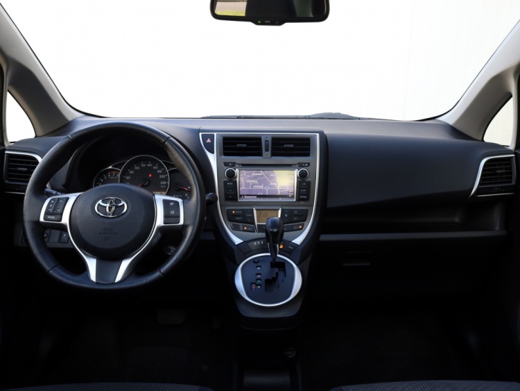 Toyota Verso-S 1.3 VVT-i Dynamic Automaat | Panoramadak | Clima | Trekhaak