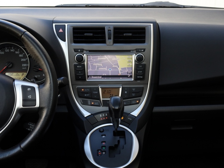 Toyota Verso-S 1.3 VVT-i Dynamic Automaat | Panoramadak | Clima | Trekhaak