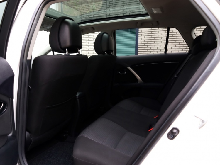 Toyota Avensis wagon 1.6 VVTi Business | Panoramadak | Clima | Cruise