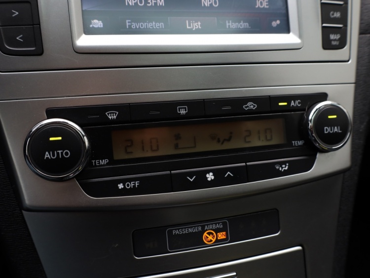 Toyota Avensis wagon 1.6 VVTi Business | Panoramadak | Clima | Cruise