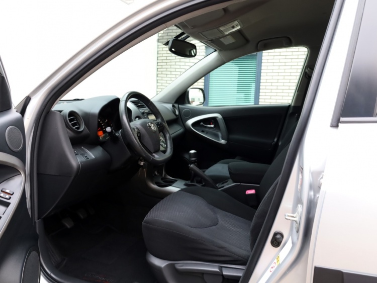 Toyota RAV4 2.0 VVTi Dynamic 2WD | Clima | Cruise | 2000 KG trekgewicht