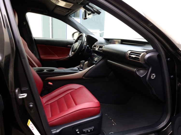 Lexus IS 300h F Sport Line | Stoelventilatie | Leder | Elektrische Stoele