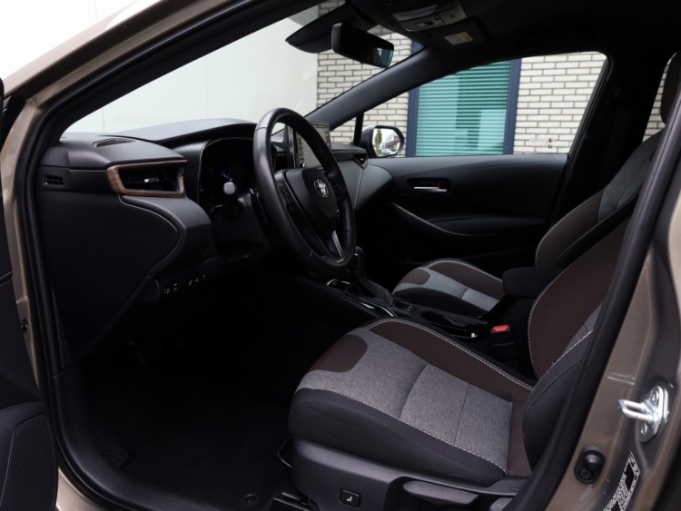 Toyota Corolla Touring Sports 2.0 Hybrid Trek | JBL | Full Led | Stoel/Stuurwiel verwarming