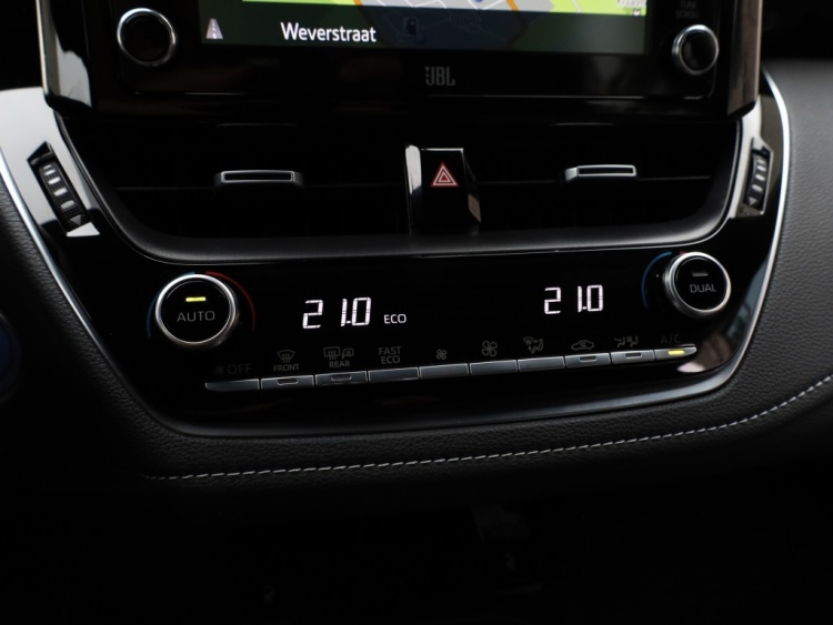 Toyota Corolla Touring Sports 2.0 Hybrid Trek | JBL | Full Led | Stoel/Stuurwiel verwarming