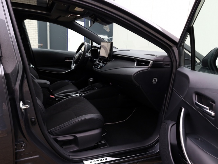 Toyota Corolla Touring Sports Hybrid 200 Executive | Panoramadak | JBL-Audio | Head-Up