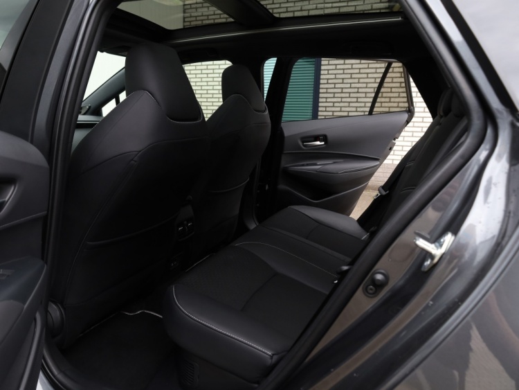 Toyota Corolla Touring Sports Hybrid 200 Executive | Panoramadak | JBL-Audio | Head-Up