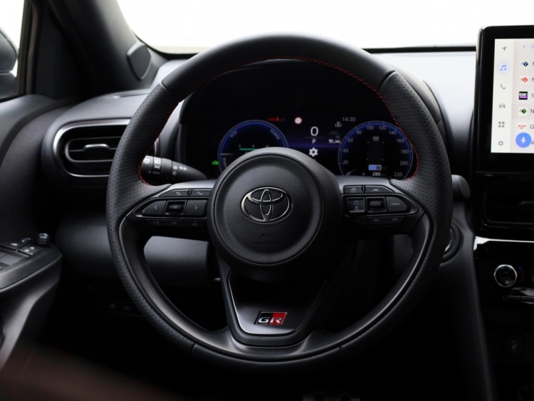 Toyota Yaris Cross 1.5 Hyb 130 GR Sport | Nieuw | Bi-Tone | El. Achterklep