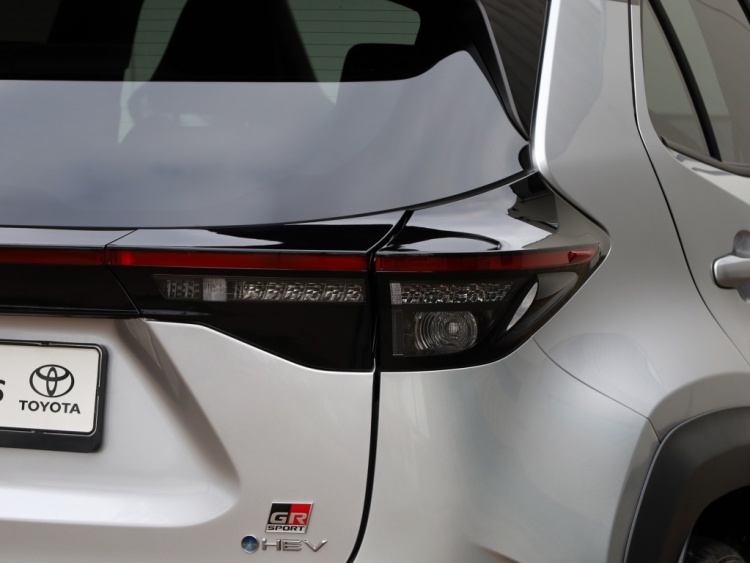 Toyota Yaris Cross 1.5 Hyb 130 GR Sport | Nieuw | Bi-Tone | El. Achterklep