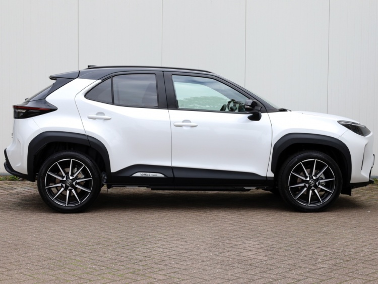 Toyota Yaris Cross 1.5 Hyb 130 GR Sport | Nieuw | Half Leder/Alcantara | Dodehoek