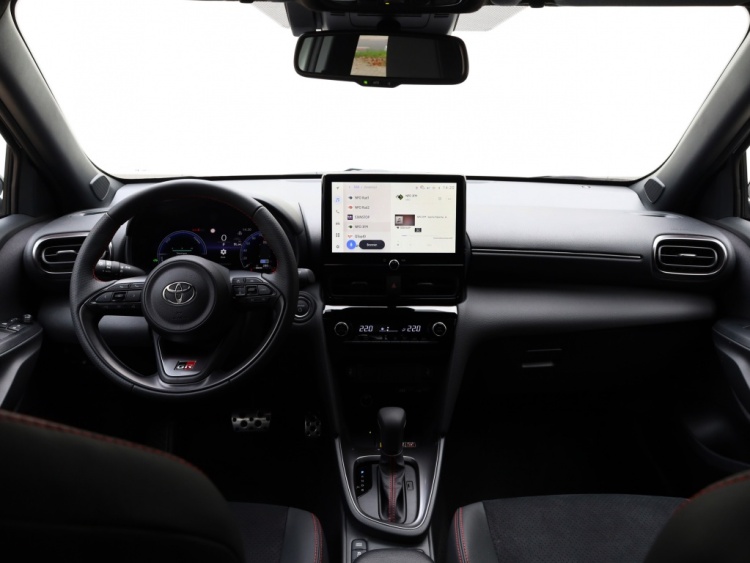 Toyota Yaris Cross 1.5 Hyb 130 GR Sport | Nieuw | Half Leder/Alcantara | Dodehoek