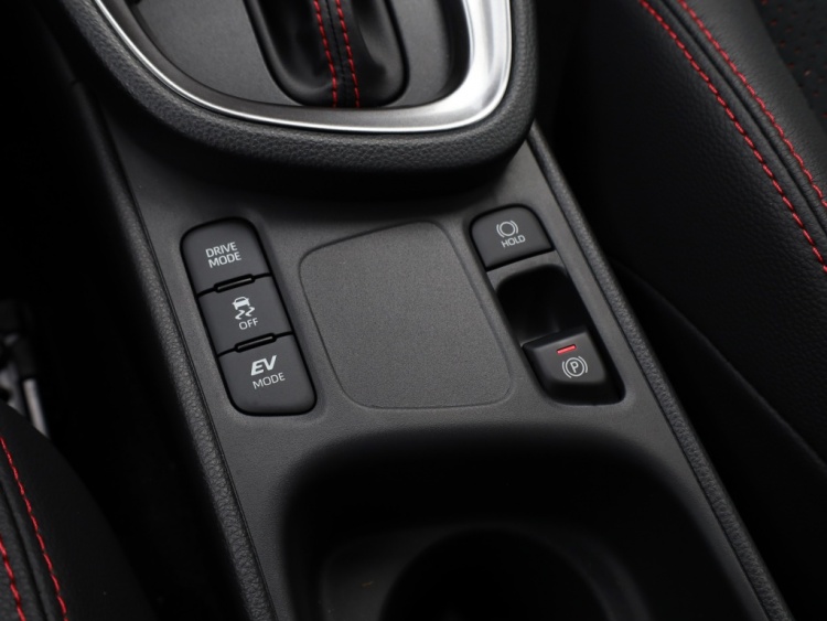 Toyota Yaris Cross 1.5 Hyb 130 GR Sport | Nieuw | Half Leder/Alcantara | Dodehoek