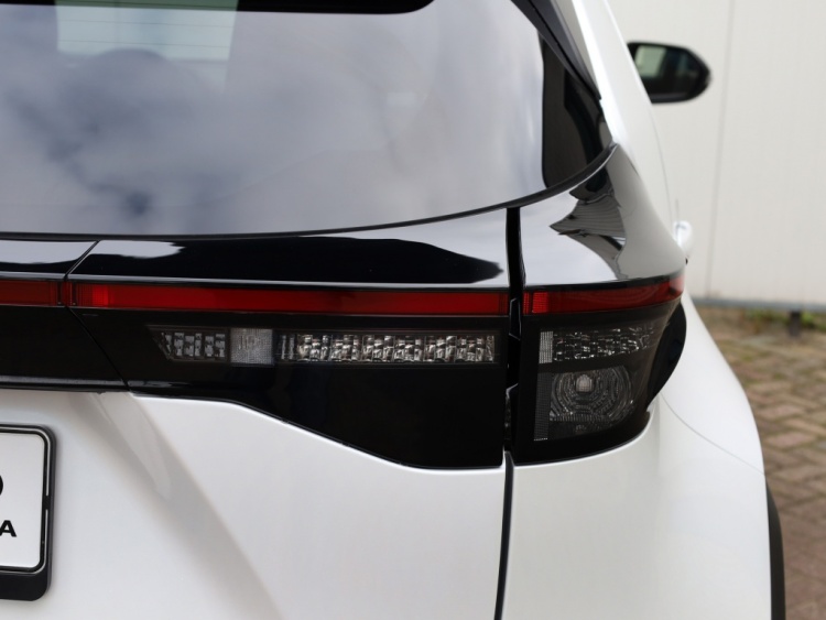 Toyota Yaris Cross 1.5 Hyb 130 GR Sport | Nieuw | Half Leder/Alcantara | Dodehoek