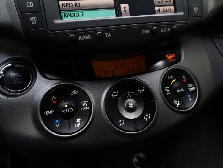 Toyota RAV4 2.0 VVTi Executive AWD | Half Leder | PDC | Trekhaak