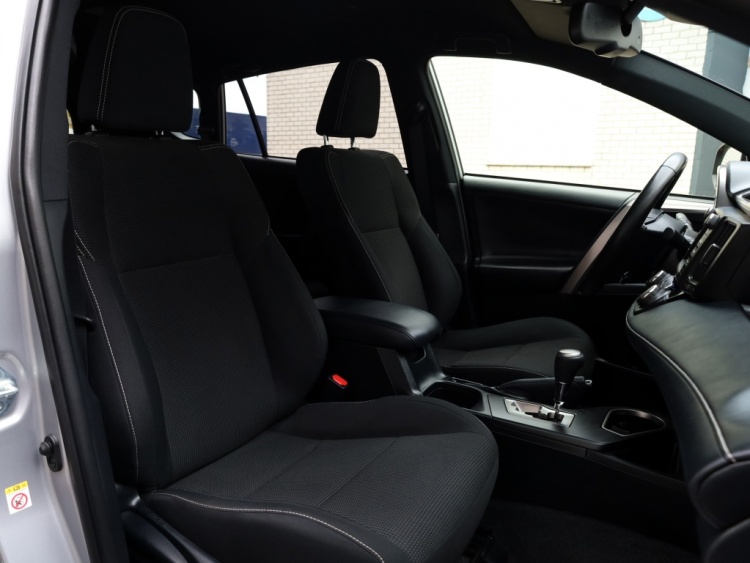 Toyota RAV4 2.5 Hybrid AWD Black Editon | El. Achterklep | LED | Trekhaak