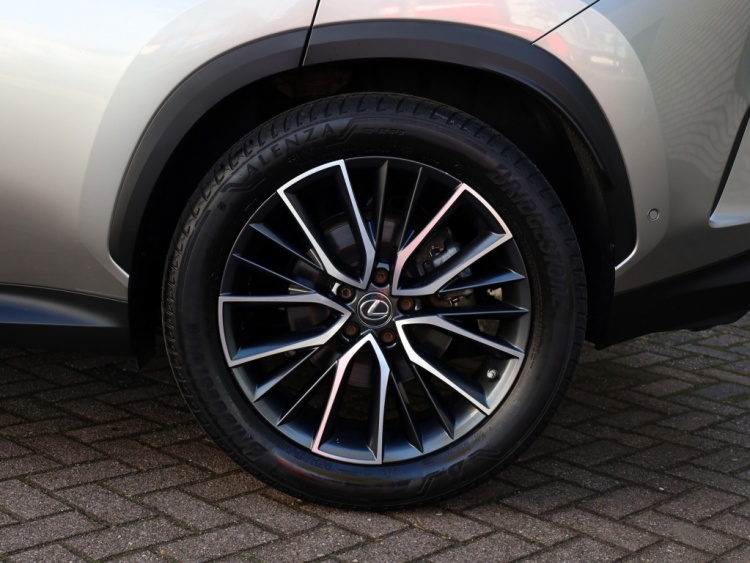 Lexus NX 350h AWD Executive Line | President | Mark Levinson | Panoramada