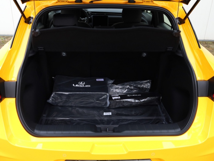 Lexus LBX 2WD Comfort & Safety | Nieuw | Stoelverwarming | Parkeersensoren