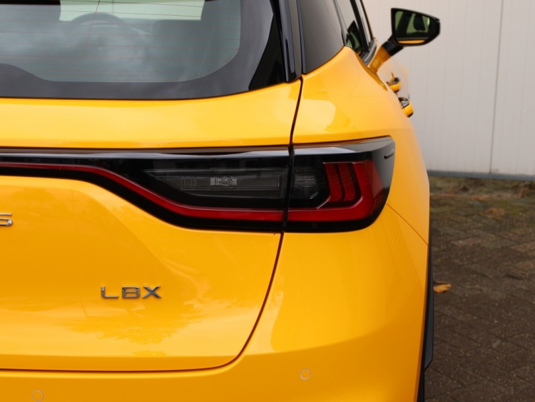 Lexus LBX 2WD Comfort & Safety | Nieuw | Stoelverwarming | Parkeersensoren