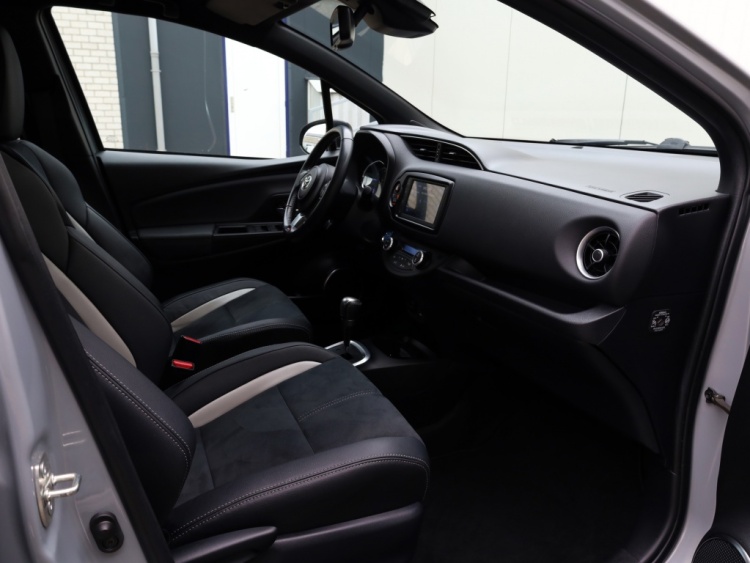 Toyota Yaris 1.5 Hybrid GR-Sport | Bi-Tone | Carplay | Leder/Alcantara