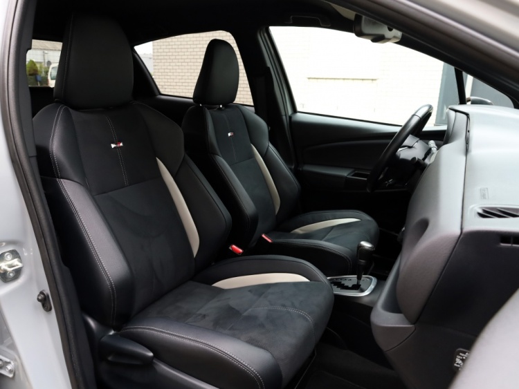 Toyota Yaris 1.5 Hybrid GR-Sport | Bi-Tone | Carplay | Leder/Alcantara