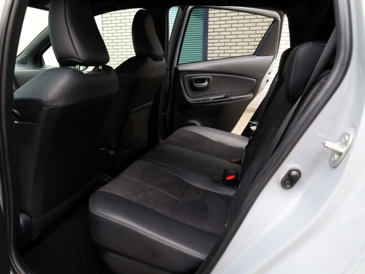 Toyota Yaris 1.5 Hybrid GR-Sport | Bi-Tone | Carplay | Leder/Alcantara