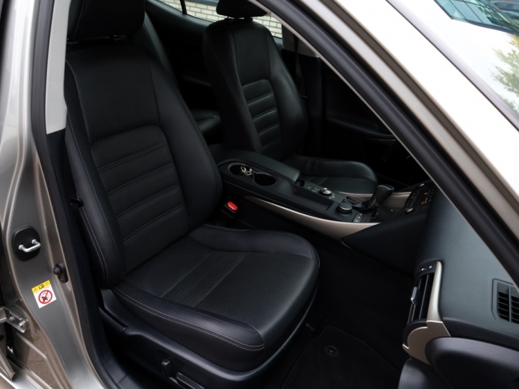 Lexus IS 300h Hybrid Business Line | Safety Pack | Leder | Stoelverwarmin