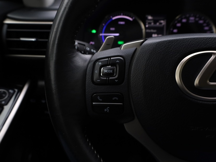 Lexus IS 300h Hybrid Business Line | Safety Pack | Leder | Stoelverwarmin