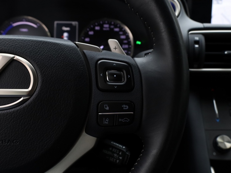 Lexus IS 300h Hybrid Business Line | Safety Pack | Leder | Stoelverwarmin