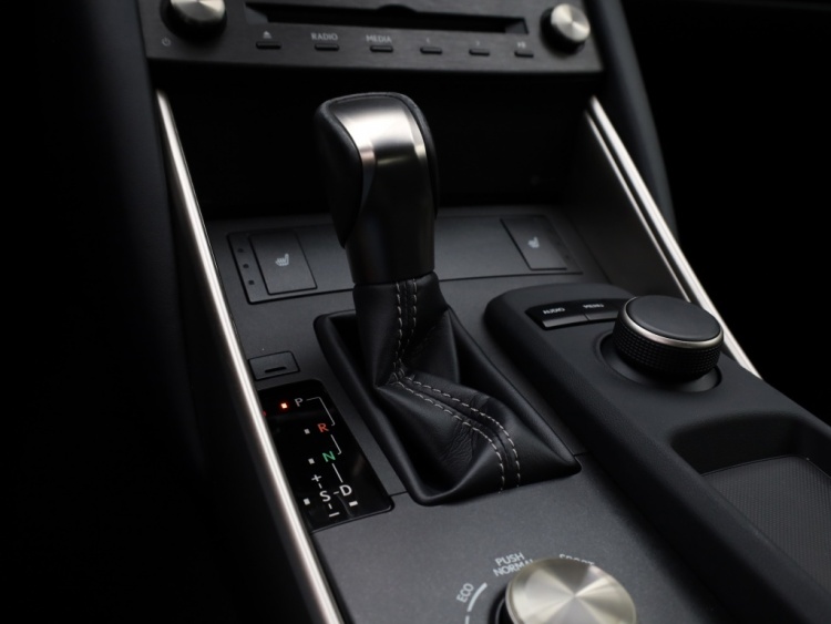 Lexus IS 300h Hybrid Business Line | Safety Pack | Leder | Stoelverwarmin