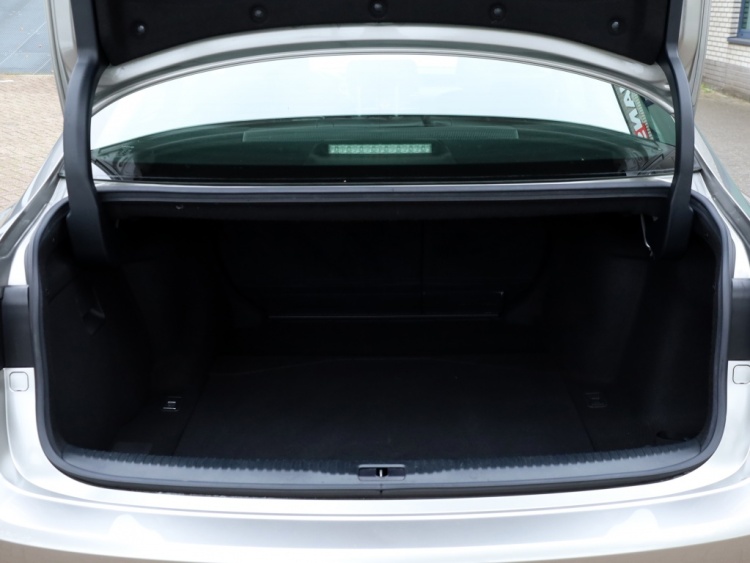 Lexus IS 300h Hybrid Business Line | Safety Pack | Leder | Stoelverwarmin