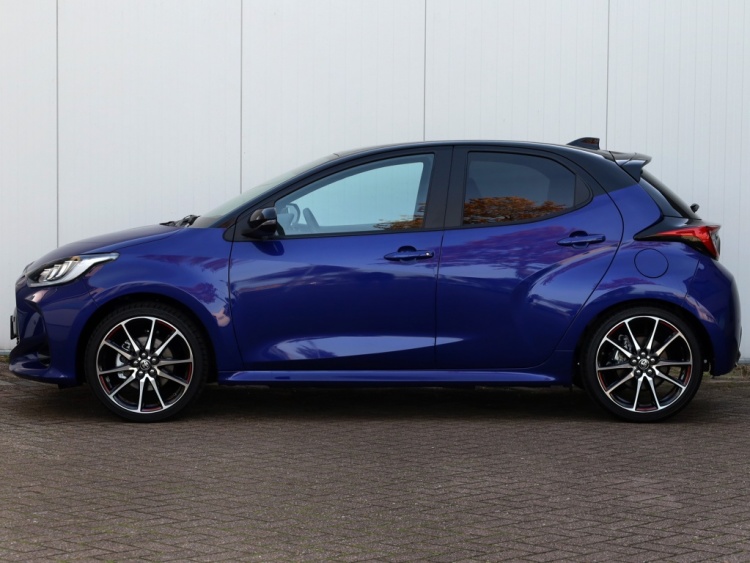 Toyota Yaris 1.5 Hybrid 130 GR Sport | Bi-Tone | Leder/Alcantara | Dodehoek