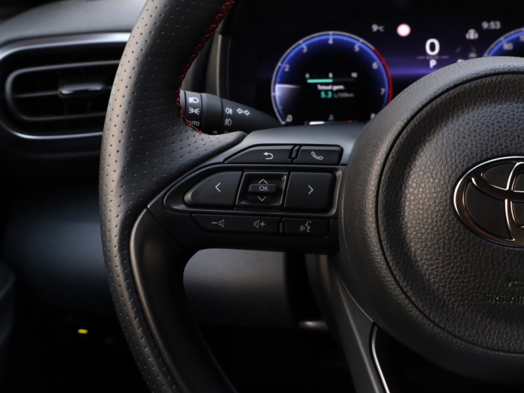 Toyota Yaris 1.5 Hybrid 130 GR Sport | Bi-Tone | Leder/Alcantara | Dodehoek